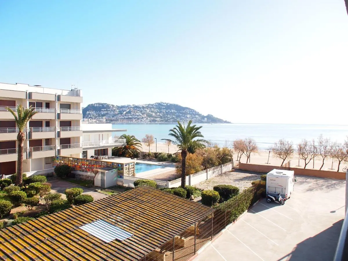 Miramar M21A Apartment Roses